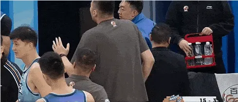 PG电子登录入口-冷静！贝兹利暂停期间疑似与队友发生激烈争吵